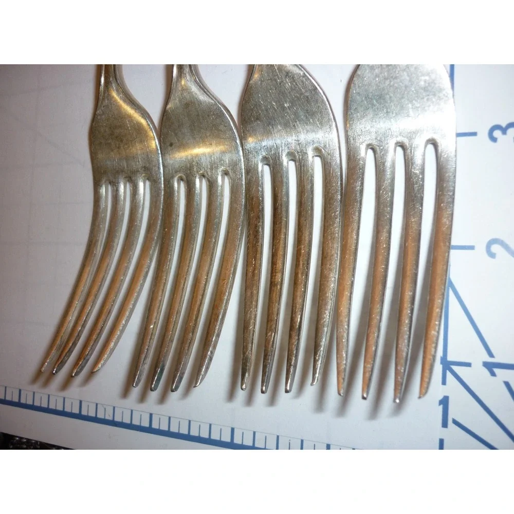 Set of 4 Sheffield England Silverplate Dinner Forks Cheltenham‎